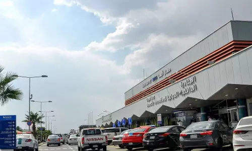 സൗദിയിലെ അബഹ വിമാനത്താവളത്തിന് നേരെ വീണ്ടും ഡ്രോൺ ആക്രമണം; അവശിഷ്ടങ്ങൾ പതിച്ച് നാലു പേർക്ക് പരിക്ക്