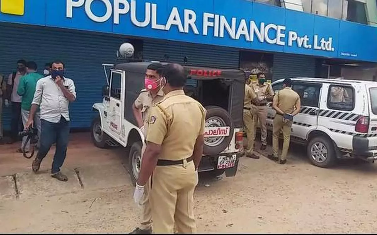 പോപ്പുലര് ഫിനാന്സ് തട്ടിപ്പ്; മുഖ്യമന്ത്രിയുടെ വിശദീകരണത്തില് പിഴവുള്ളതായി നിക്ഷേപകര് പോപ്പുലര് ഫിനാന്സ് തട്ടിപ്പ്; മുഖ്യമന്ത്രിയുടെ വിശദീകരണത്തില് പിഴവുള്ളതായി നിക്ഷേപകര്