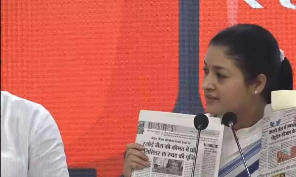 ഇന്ധനവില കുറച്ച് ദൈവാനുഗ്രഹം നേടണമെന്ന് കോൺഗ്രസ് നേതാവ്‌