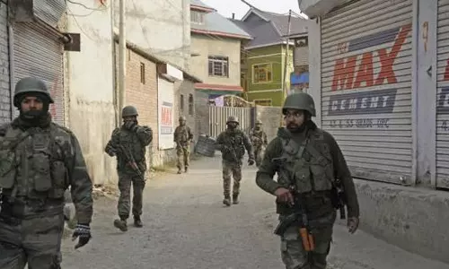 ശ്രീനഗറിൽ സർക്കാർ സ്കൂളിൽ ഭീകരാക്രമണം; പ്രിന്‍സിപ്പലും അധ്യാപികയും കൊല്ലപ്പെട്ടു