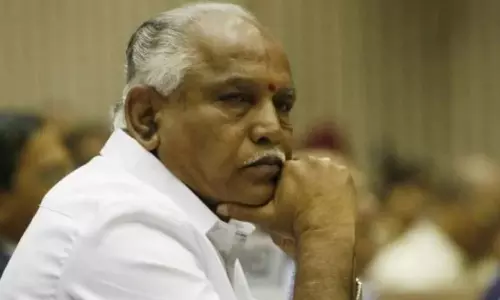 കർണാടക മുൻ മുഖ്യമന്ത്രി ബിഎസ് യെദ്യൂരപ്പയുടെ വിശ്വസ്തരുടെ കേന്ദ്രങ്ങളിൽ ആദായ നികുതി വകുപ്പ് റെയ്ഡ്