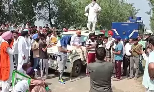 ഹരിയാനയിലും കര്ഷകര്ക്ക് നേരെ വധശ്രമം; ബിജെപി എംപി കര്ഷക പ്രതിഷേധത്തിലേക്ക് കാറിടിച്ചുകയറ്റി ഹരിയാനയിലും കര്ഷകര്ക്ക് നേരെ വധശ്രമം; ബിജെപി എംപി കര്ഷക പ്രതിഷേധത്തിലേക്ക് കാറിടിച്ചുകയറ്റി