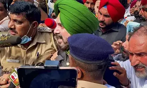 ലംഖിപൂരിലേക്ക് മാര്‍ച്ച് നടത്തിയ സിദ്ദു കസ്റ്റഡിയില്‍