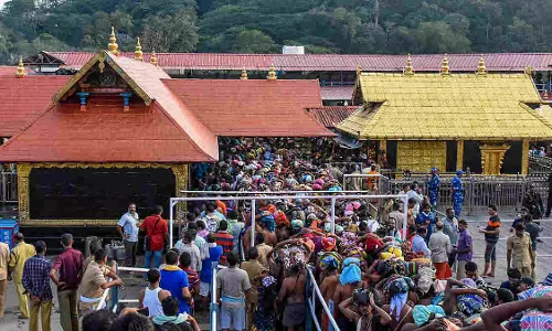 ശബരിമലയിൽ 25,000 പേർക്ക് പ്രവേശനം ശബരിമലയിൽ 25,000 പേർക്ക് പ്രവേശനം