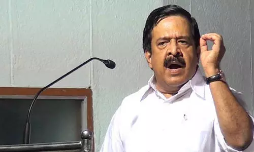 രമേശ് ചെന്നിത്തല പങ്കെടുക്കാനിരുന്ന പരിപാടിക്കിടെ കോണ്ഗ്രസ് പ്രവര്ത്തകര് തമ്മില് കയ്യാങ്കളി രമേശ് ചെന്നിത്തല പങ്കെടുക്കാനിരുന്ന പരിപാടിക്കിടെ കോണ്ഗ്രസ് പ്രവര്ത്തകര് തമ്മില് കയ്യാങ്കളി