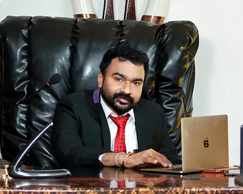 മോൻസൺ മാവുങ്കലിന്റെ ജാമ്യാപേക്ഷയിൽ വിചാരണ കോടതി ഇന്ന് വിധി പറയും മോൻസൺ മാവുങ്കലിന്റെ ജാമ്യാപേക്ഷയിൽ വിചാരണ കോടതി ഇന്ന് വിധി പറയും