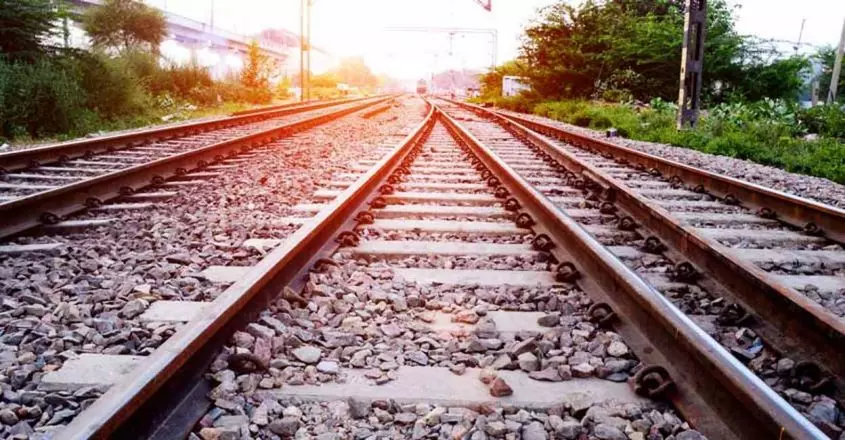 ശബരി പദ്ധതിയുമായി സർക്കാർ മുന്നോട്ട്; കെ റെയില്‍ പരിസ്ഥിതി ആഘാത റിപ്പോർട്ടും ഉടൻ