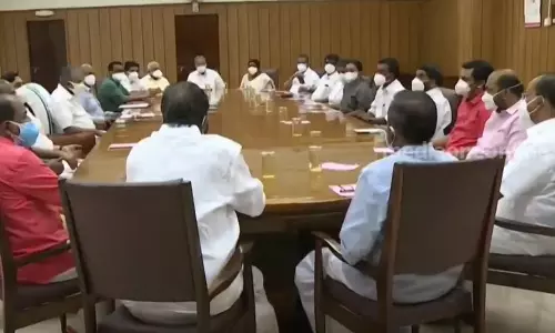 സർക്കാർ സേവനങ്ങള്‍ കൂടുതല്‍ ജനകീയമാകുന്നു; അപേക്ഷാ ഫീസ് ഒഴിവാക്കും, നടപടിക്രമങ്ങള്‍ ലഘൂകരിക്കും