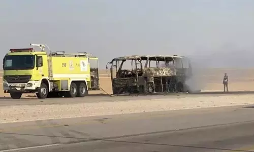 സൗദിയിൽ മലയാളികൾ സഞ്ചരിച്ചിരുന്ന ബസിന് തീപിടിച്ചു; പാസ്‌പോർട്ട് ഉൾപ്പെടെ കത്തി നശിച്ചു