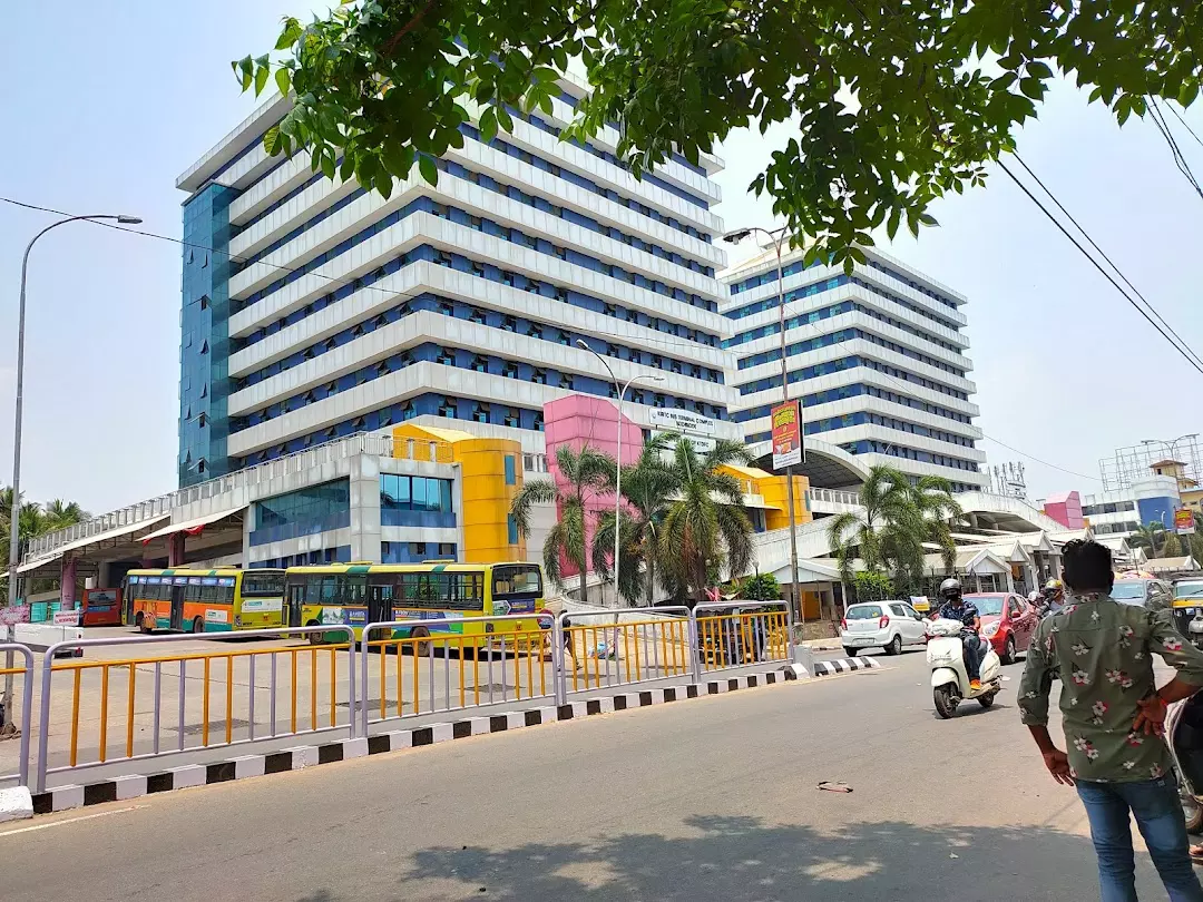 കോഴിക്കോട് കെ.എസ്.ആർ.ടി.സി ബസ് ടെർമിനലിന്റെ ബലക്ഷയം; ഇന്ന് ഉന്നതതല യോഗം കോഴിക്കോട് കെ.എസ്.ആർ.ടി.സി ബസ് ടെർമിനലിന്റെ ബലക്ഷയം; ഇന്ന് ഉന്നതതല യോഗം