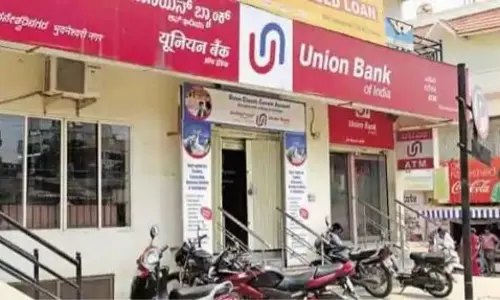 നവരാത്രി ദിനങ്ങളില് ജീവനക്കാര്ക്ക് ഡ്രസ് കോഡുമായി യൂണിയന് ബാങ്ക്; പാലിച്ചില്ലെങ്കില് പിഴ നവരാത്രി ദിനങ്ങളില് ജീവനക്കാര്ക്ക് ഡ്രസ് കോഡുമായി യൂണിയന് ബാങ്ക്; പാലിച്ചില്ലെങ്കില് പിഴ