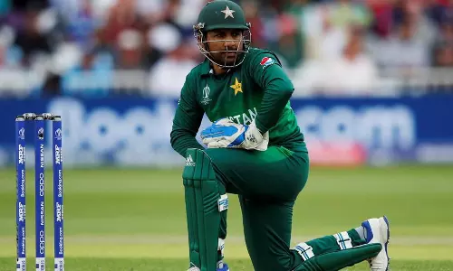 ലോകകപ്പിനുള്ള ടീമില്‍ മാറ്റം വരുത്തി പാകിസ്താന്‍; സര്‍ഫ്രാസ് തിരിച്ചെത്തി