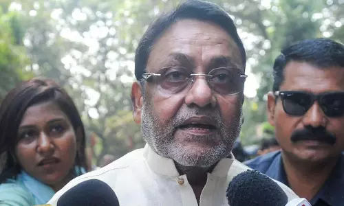 ആഡംബരക്കപ്പലിലെ ലഹരിപ്പാര്ട്ടിയില് ബിജെപി നേതാവിന്റെ ബന്ധുവും പിടിയിലായി, തൊട്ടുപിന്നാലെ മോചനം; വീഡിയോ പുറത്തുവിട്ട് മഹാരാഷ്ട്ര മന്ത്രി ആഡംബരക്കപ്പലിലെ ലഹരിപ്പാര്ട്ടിയില് ബിജെപി നേതാവിന്റെ ബന്ധുവും പിടിയിലായി, തൊട്ടുപിന്നാലെ മോചനം; വീഡിയോ പുറത്തുവിട്ട് മഹാരാഷ്ട്ര മന്ത്രി