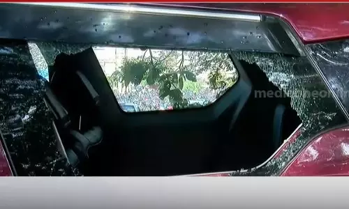 തിരുവനന്തപുരം റെയില്‍വെ സ്റ്റേഷനില്‍ വാഹനങ്ങള്‍ അടിച്ചുതകര്‍ത്തത് 18കാരന്‍; കവര്‍ച്ചാശ്രമമല്ലെന്ന്  പൊലീസ്