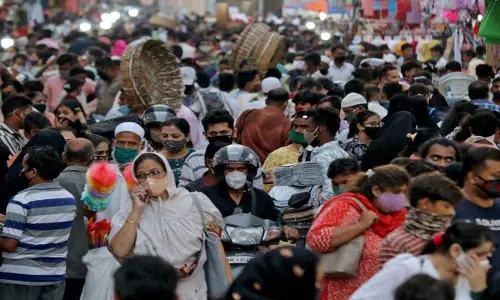 കോവിഡ് മൂന്നാം തരംഗം ഇന്ത്യയെ ബാധിക്കുമോ? വിദഗ്ധര്‍ പറയുന്നതിങ്ങനെ...