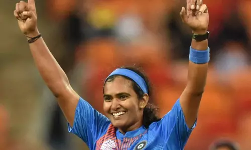 നൂറ്റാണ്ടിലെ ബോള്‍; അമ്പരപ്പിക്കും വിധം കുത്തി തിരിഞ്ഞ് ശിഖയുടെ പന്ത്