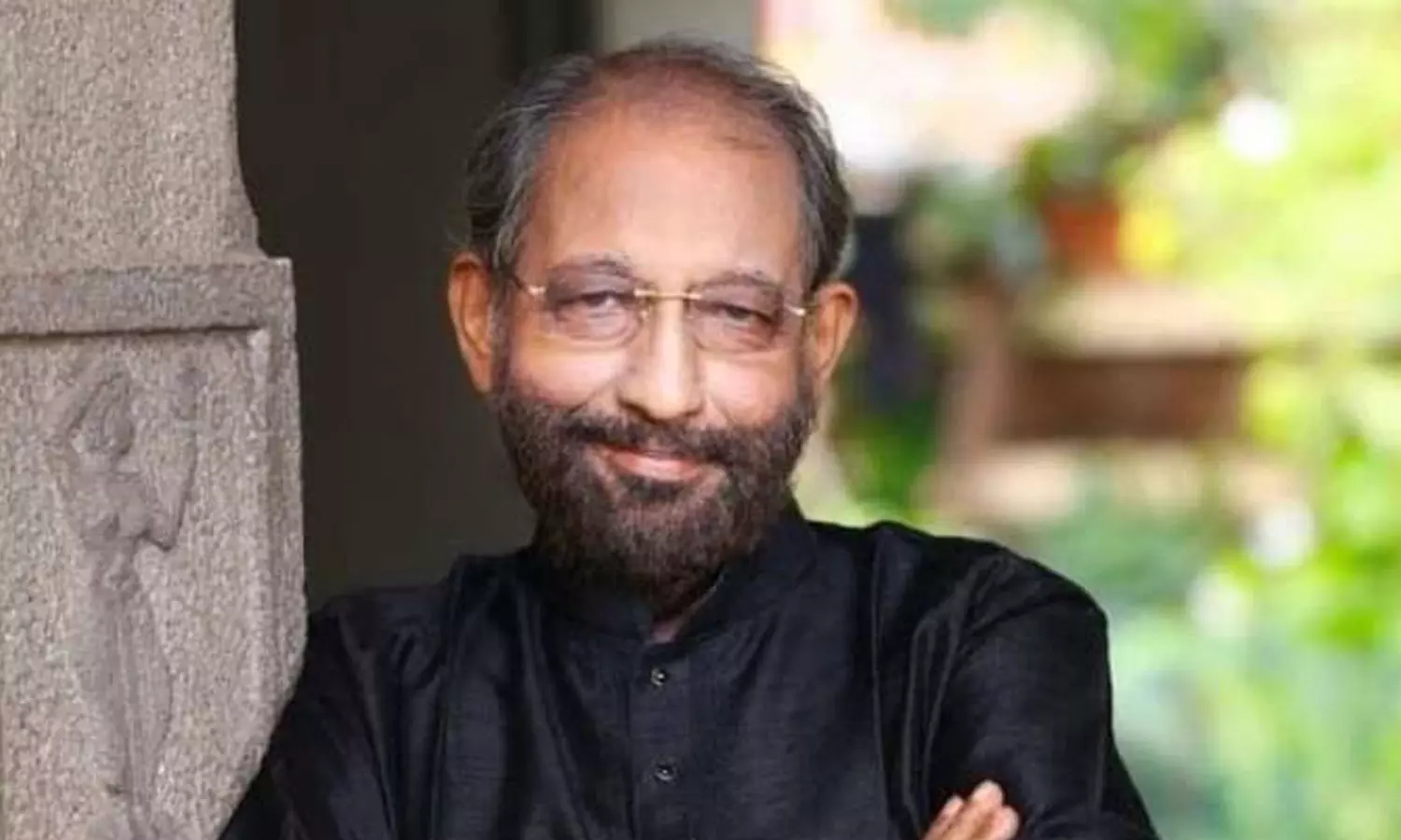 പത്രപ്രവര്ത്തനത്തില് തുടക്കം; അരങ്ങിലേക്ക് കൈപിടിച്ചാനയിച്ചത് കാവാലം പത്രപ്രവര്ത്തനത്തില് തുടക്കം; അരങ്ങിലേക്ക് കൈപിടിച്ചാനയിച്ചത് കാവാലം