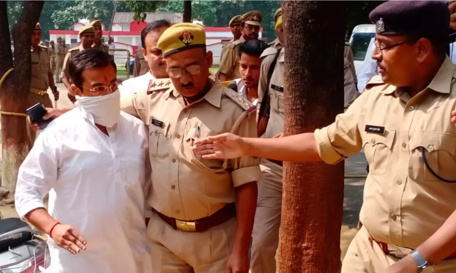 ലഖിംപുര് കര്ഷക കൊലപാതക കേസ്; ആശിഷ് മിശ്രയെ പൊലീസ് കസ്റ്റഡിയില് വിട്ടു ലഖിംപുര് കര്ഷക കൊലപാതക കേസ്; ആശിഷ് മിശ്രയെ പൊലീസ് കസ്റ്റഡിയില് വിട്ടു