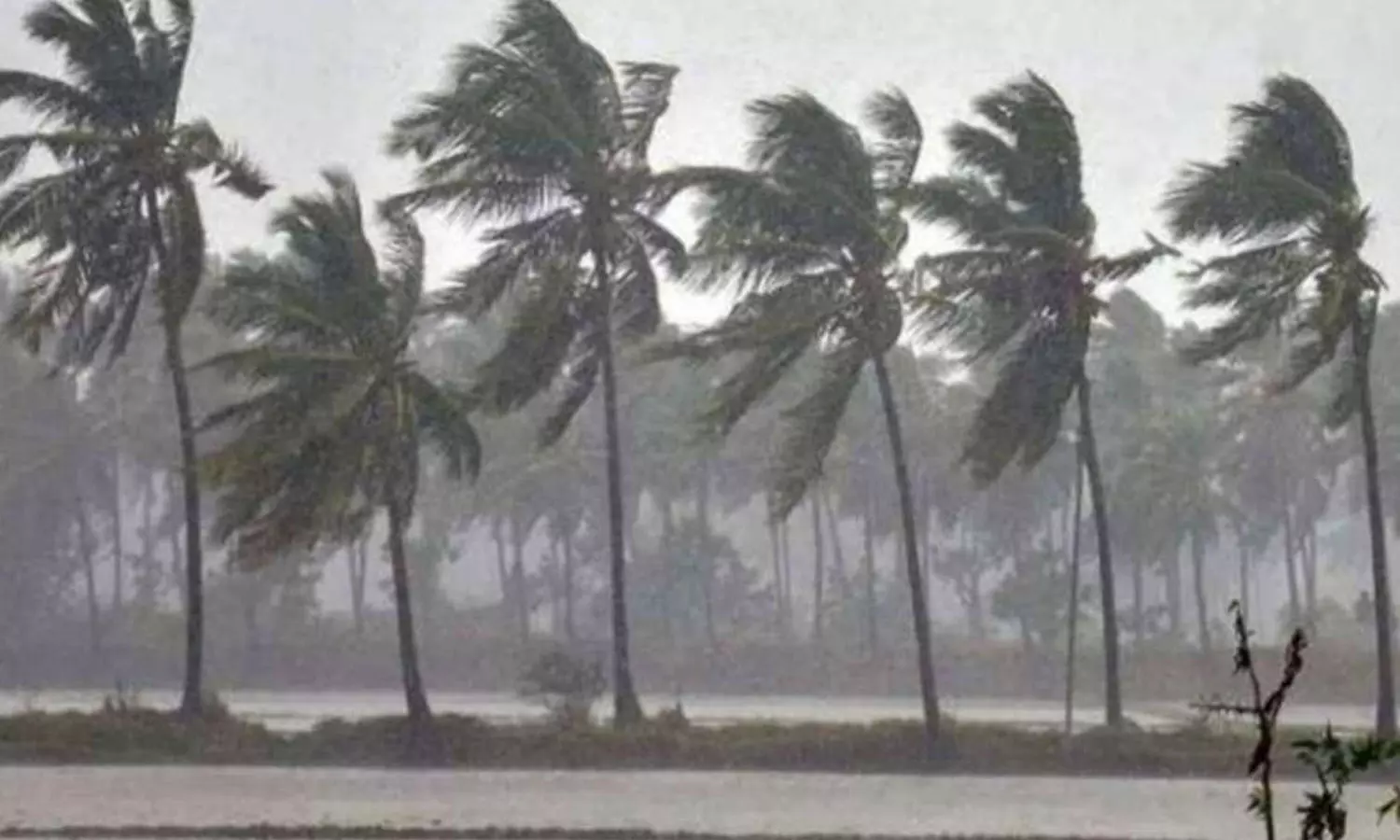 തിരുവനന്തപുരത്ത് വീടിനു മുകളിലേക്ക് കുന്നിടിഞ്ഞു വീണു