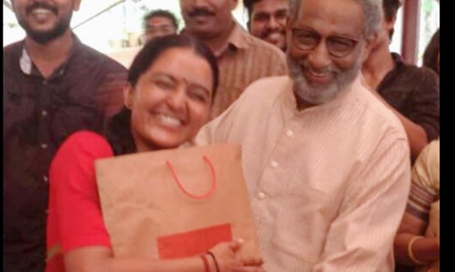 അദ്ദേഹത്തിന്‍റെ അച്ഛന്‍ വേഷങ്ങള്‍ക്ക് നെഞ്ചില്‍ തൊടുന്ന ഭംഗിയുള്ള പ്രകാശമുണ്ടായിരുന്നു; മഞ്ജു വാര്യര്‍