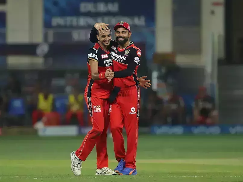 മൂന്ന് വിക്കറ്റ് അകലെ ഹർഷലിനെ കാത്തൊരു റെക്കോർഡ്:  അതും ചരിത്രത്തിൽ ആദ്യം!