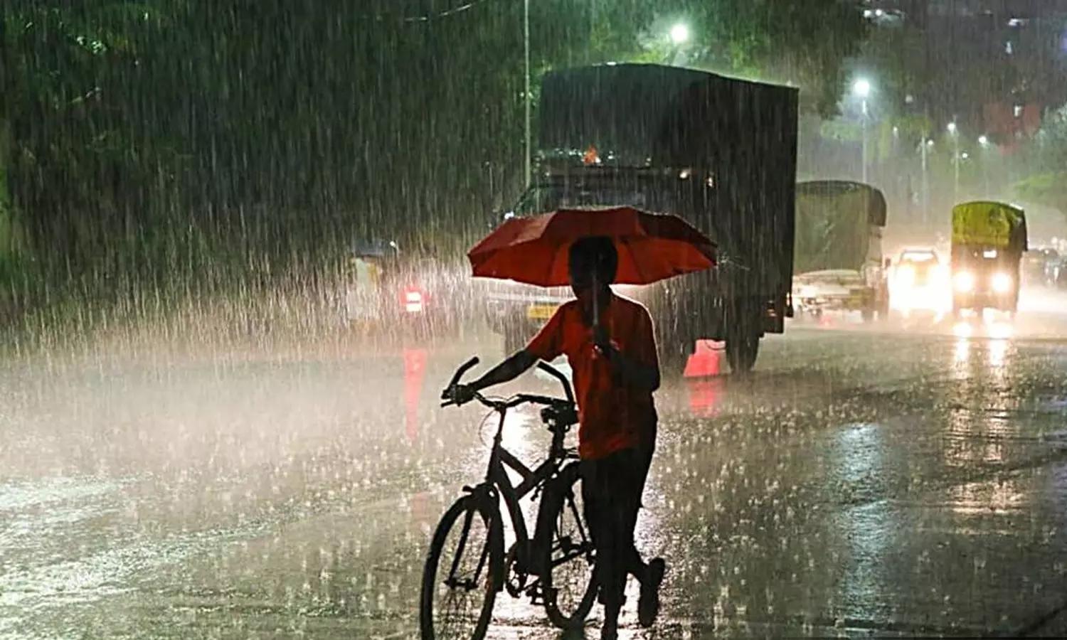 കനത്ത മഴയിൽ കരിപ്പൂർ വിമാനത്താവളത്തിന്റെ ചുറ്റുമതിൽ തകർന്നു കനത്ത മഴയിൽ കരിപ്പൂർ വിമാനത്താവളത്തിന്റെ ചുറ്റുമതിൽ തകർന്നു