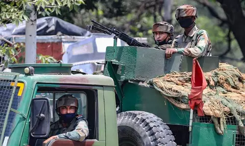 ജമ്മു കാശ്മീരിലെ ഷോപ്പിയാനില്‍ സൈന്യവും ഭീകരരും തമ്മില്‍ ഏറ്റുമുട്ടല്‍; മൂന്ന് ലഷ്‌കര്‍ ഭീകരര്‍ കൊല്ലപ്പെട്ടു