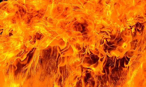 തൃപ്പൂണിത്തുറയില്‍ ഫര്‍ണിച്ചര്‍ കടക്ക് തീ പിടിച്ചു; ഒരാള്‍ മരിച്ചു