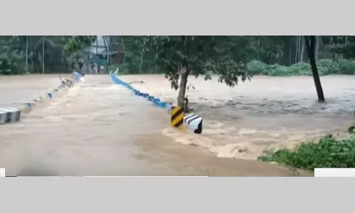 സംസ്ഥാനത്ത് കനത്ത മഴ തുടരുന്നു; മൂന്ന് മരണം
