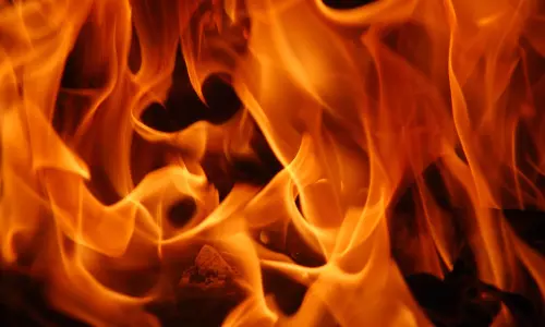 തൃപ്പുണിത്തുറയില്‍ ഫര്‍ണിച്ചര്‍ കടയക്ക് തീപിടിച്ചു; ഒരു മരണം.