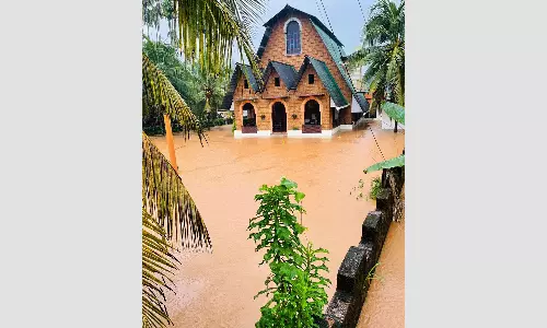 കനത്ത മഴ തുടരുന്നു; താഴ്ന്ന പ്രദേശങ്ങൾ വെള്ളത്തിനടിയിൽ-ഗതാഗതം തടസ്സപ്പെട്ടു