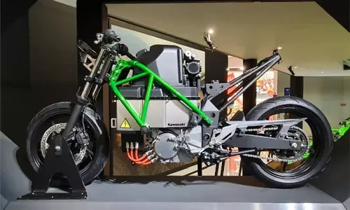 മാനുവല് ഗിയര് ബോക്സോട് കൂടിയ ഇലക്ട്രിക് വാഹനം അവതരിപ്പിക്കാനൊരുങ്ങി കവാസാക്കി മാനുവല് ഗിയര് ബോക്സോട് കൂടിയ ഇലക്ട്രിക് വാഹനം അവതരിപ്പിക്കാനൊരുങ്ങി കവാസാക്കി