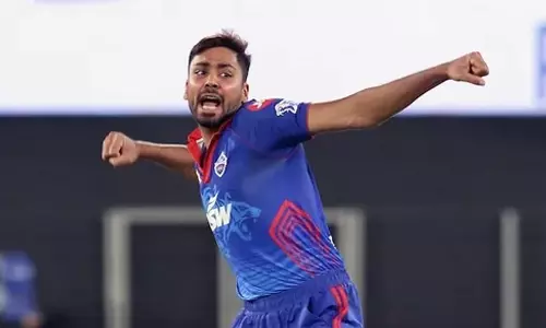 ആവേശ് ഖാനോട് യുഎഇയിൽ തുടരാൻ ആവശ്യപ്പെട്ട് ബിസിസിഐ; ഇന്ത്യൻ ടീമിനൊപ്പം ചേരും