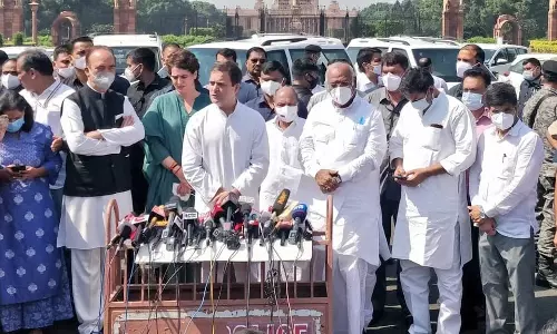 ലഖിംപൂർ ഖേരി കര്ഷക കൊലപാതകം; അജയ് മിശ്രയെ നീക്കണമെന്നാവശ്യപ്പെട്ട് കോണ്ഗ്രസ് സംഘം രാഷ്ട്രപതിയെ കണ്ടു ലഖിംപൂർ ഖേരി കര്ഷക കൊലപാതകം; അജയ് മിശ്രയെ നീക്കണമെന്നാവശ്യപ്പെട്ട് കോണ്ഗ്രസ് സംഘം രാഷ്ട്രപതിയെ കണ്ടു