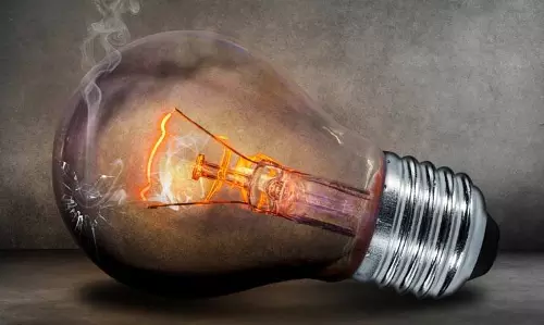 രാജ്യം വൈദ്യുതിക്ഷാമത്തിൽ; കേരളവും പ്രതിസന്ധിയിലേക്ക്, താപനിലയങ്ങളിൽ കൽക്കരി സ്റ്റോക്കില്ല