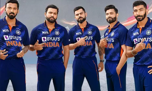 ലോകകപ്പില്‍ ഇന്ത്യ ഇറങ്ങുക പുതിയ ലുക്കില്‍; ജേഴ്‌സി പുറത്തിറക്കി