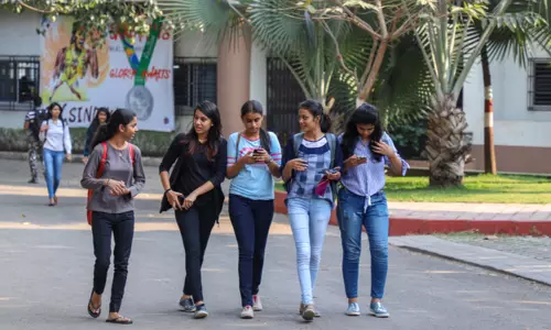 വാക്സിൻ എടുക്കാത്ത അധ്യാപകരേയും വിദ്യാർത്ഥികളേയും കോളേജുകളിൽ പ്രവേശിപ്പിക്കേണ്ടതില്ല