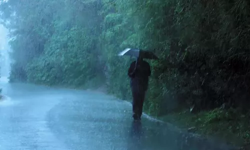 ബംഗാള് ഉള്ക്കടലില് ന്യൂനമര്ദം; മൂന്നു ദിവസം കനത്ത മഴക്ക് സാധ്യത ബംഗാള് ഉള്ക്കടലില് ന്യൂനമര്ദം; മൂന്നു ദിവസം കനത്ത മഴക്ക് സാധ്യത