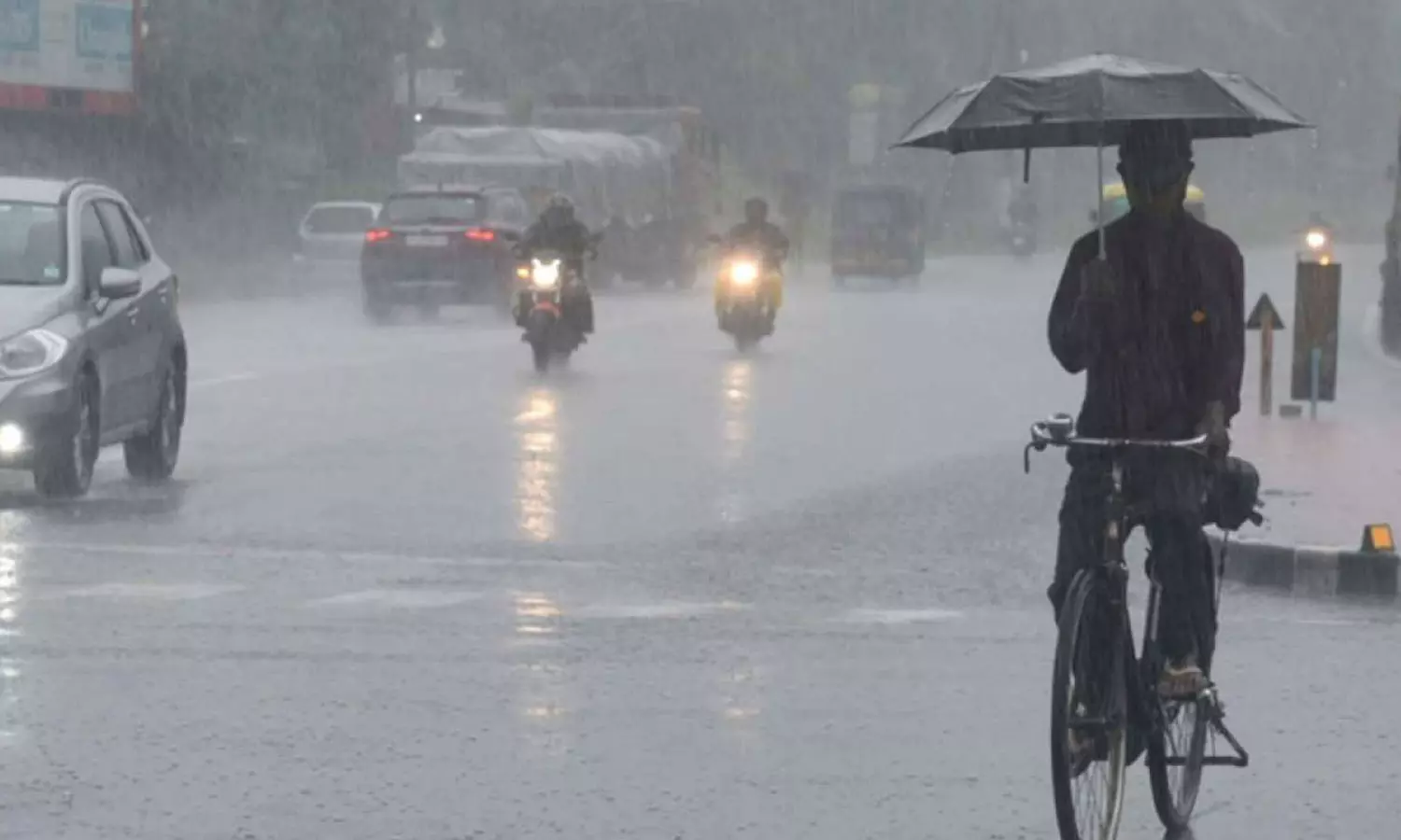 സംസ്ഥാനത്ത് 18 വരെ ശക്തമായ മഴയ്ക്ക് സാധ്യത; 10 ജില്ലകളില് യെല്ലോ അലര്ട്ട് സംസ്ഥാനത്ത് 18 വരെ ശക്തമായ മഴയ്ക്ക് സാധ്യത; 10 ജില്ലകളില് യെല്ലോ അലര്ട്ട്