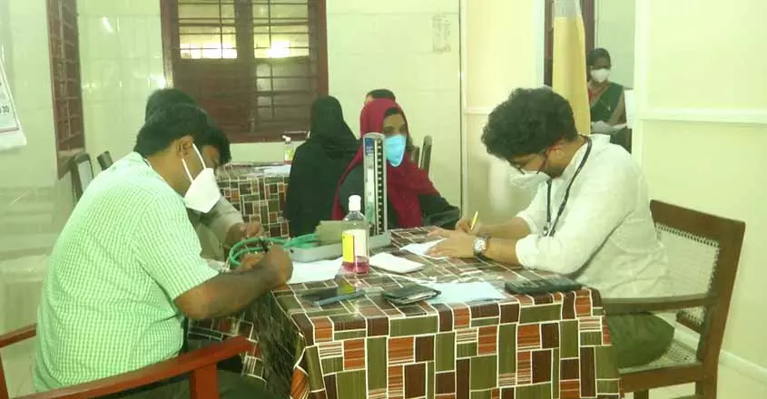 ശമ്പള പരിഷ്കരണത്തിലെ അപാകതകൾ; സർക്കാർ ഡോക്ടർമാർ ഇന്ന് മുതൽ വി.ഐ.പി ഡ്യൂട്ടി ബഹിഷ്കരിക്കും ശമ്പള പരിഷ്കരണത്തിലെ അപാകതകൾ; സർക്കാർ ഡോക്ടർമാർ ഇന്ന് മുതൽ വി.ഐ.പി ഡ്യൂട്ടി ബഹിഷ്കരിക്കും