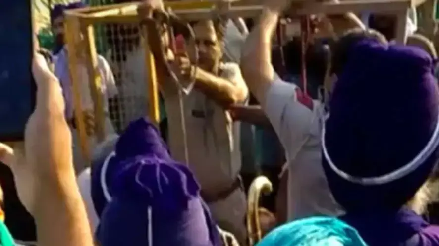 സിങ്കുവിലെ കര്ഷക സമര സ്ഥലത്ത് യുവാവിനെ കൊന്ന് കെട്ടിത്തൂക്കി സിങ്കുവിലെ കര്ഷക സമര സ്ഥലത്ത് യുവാവിനെ കൊന്ന് കെട്ടിത്തൂക്കി