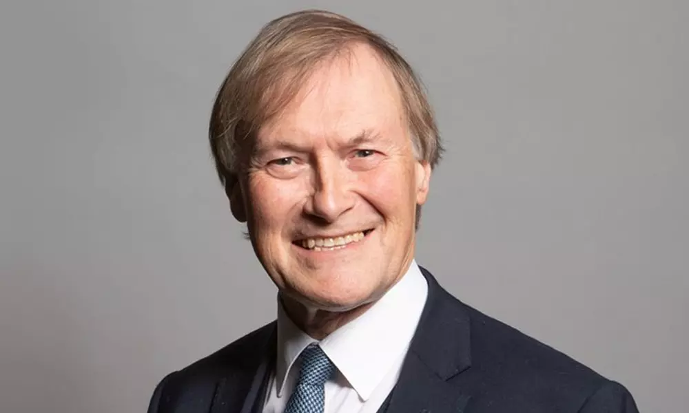 ബ്രിട്ടീഷ് പാർലമെന്റ് അംഗം കുത്തേറ്റ് മരിച്ചു ബ്രിട്ടീഷ് പാർലമെന്റ് അംഗം കുത്തേറ്റ് മരിച്ചു