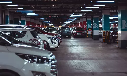 അനധികൃതമായി പാര്‍ക്കിങ് ഫീ ഈടാക്കി സംസ്ഥാനത്തെ ഷോപ്പിങ് മാളുകള്‍