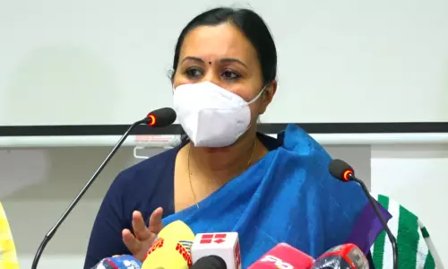 ഹൈ റിസ്ക് രാജ്യങ്ങളില്നിന്ന് വരുന്നവർക്ക് കര്ശന പരിശോധന; സംസ്ഥാനത്ത് അതിജാഗ്രത വേണമെന്ന് ആരോഗ്യ മന്ത്രി ഹൈ റിസ്ക് രാജ്യങ്ങളില്നിന്ന് വരുന്നവർക്ക് കര്ശന പരിശോധന; സംസ്ഥാനത്ത് അതിജാഗ്രത വേണമെന്ന് ആരോഗ്യ മന്ത്രി