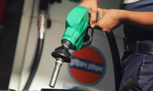 സഹോദരിക്ക് കുഞ്ഞ് പിറന്നു; മൂന്ന് ദിവസം പെട്രോൾ ഫ്രീ!