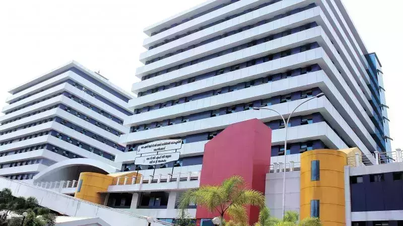 വെള്ളാനയാകുമോ? കെ.എസ്.ആര്‍.ടി.സി  കെട്ടിടം ബലപ്പെടുത്തല്‍ കൂടുതല്‍ അനിശ്ചിതത്വത്തിലേക്ക്