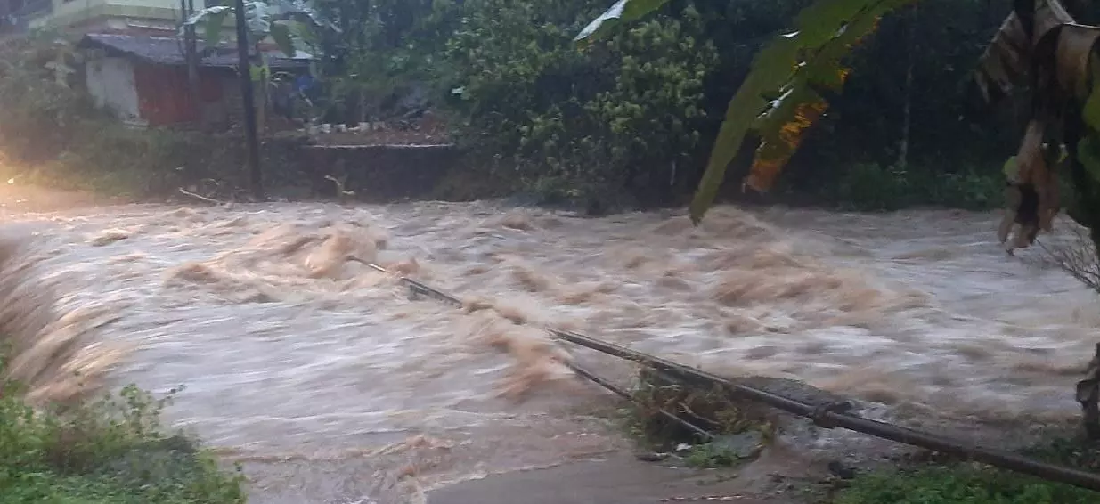 രാത്രി വടക്കൻ ജില്ലകളിലും മഴ കനക്കും; കാലാവസ്ഥാ വകുപ്പിന്റെ മുന്നറിയിപ്പ്, ജാഗ്രതാ നിർദേശം