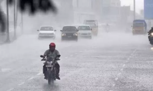 കലിയടങ്ങാതെ മഴ; കേരളത്തില്‍ അഞ്ച് ജില്ലകളില്‍ റെഡ് അലേര്‍ട്ട്