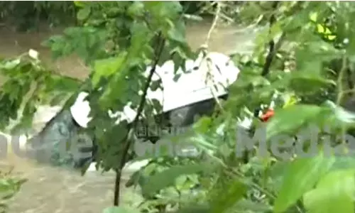 ഇടുക്കിയിൽ കാർ ഒഴുക്കിൽപ്പെട്ട് കാണാതായ രണ്ടു പേരുടെയും മൃതദേഹം കണ്ടെത്തി