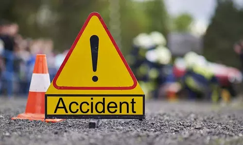 തിരുവനന്തപുരത്ത് കാറും സ്‌കൂട്ടറും കൂട്ടിയിടിച്ച് രണ്ട് യുവാക്കള്‍ മരിച്ചു